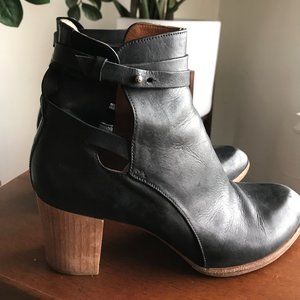 Coclico Black Leather Bootie Size 38/7.5